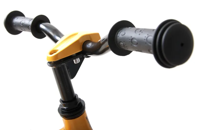 Ammaco Flow Magnesium Balance Bike Gold 4 Ammaco Flow Magnesium Balance Bike Gold - Image 4