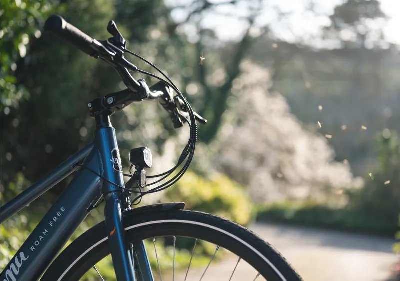 EMU Evo Step Through 700c Wheel Electric Bike Metallic Blue 9 EMU Evo Step Through 700c Wheel Electric Bike Metallic Blue - Image 9
